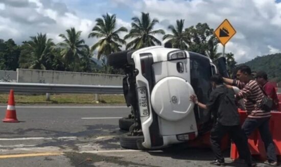 Dua Penumpang Selamat dari Kecelakaan Tunggal di Tol Padang-Sicincin, Begini Kondisinya