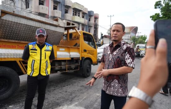 Agung Nugroho Siapkan Rp4,2 Miliar untuk Perbaiki Jalan Rusak di Perumahan Sidomulyo