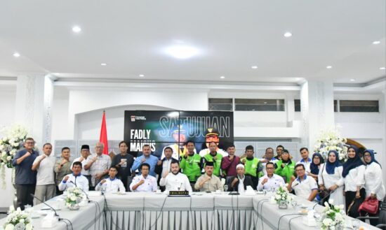Peringati May Day, Wali Kota Fadly Amran Dialog Bersama FSPMI di Padang