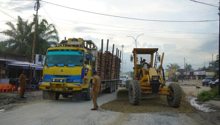 Jalan Rusak di Siak Mulai Diperbaiki, 24 Perusahaan Gelontorkan Rp28 Miliar