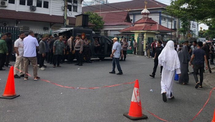 Ratusan Massa Padati PN Pekanbaru, Pengamanan Berlapis Kawal Sidang Abdul Wahid Cs