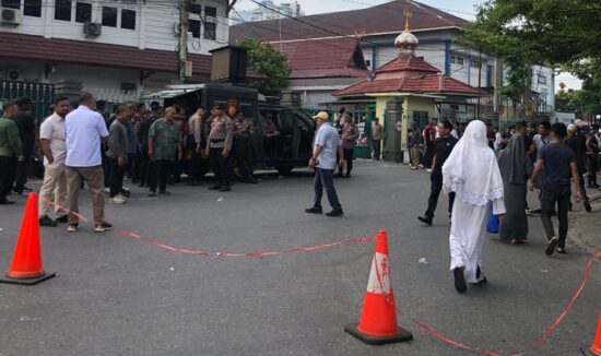 Ratusan Massa Padati PN Pekanbaru, Pengamanan Berlapis Kawal Sidang Abdul Wahid Cs