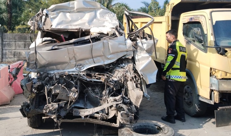 Tewaskan 5 Orang, Kecelakaan Maut di Tol Permai Libatkan Hiace vs Truk