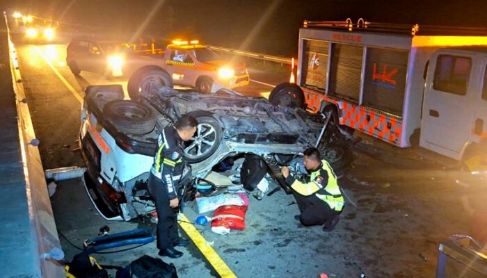 BERITA FOTO: Ambulans vs Truk di Tol Permai Renggut 3 Nyawa