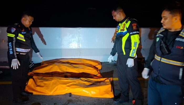 BERITA FOTO: Ambulans vs Truk di Tol Permai Renggut 3 Nyawa