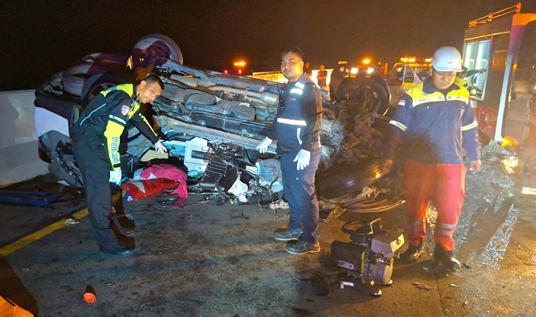 BERITA FOTO: Ambulans vs Truk di Tol Permai Renggut 3 Nyawa