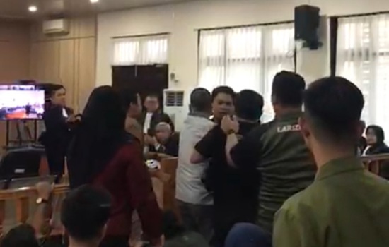 Sidang Korupsi Abdul Wahid di PN Pekanbaru Sempat Memanas, Nyaris Ricuh di Ruang Sidang