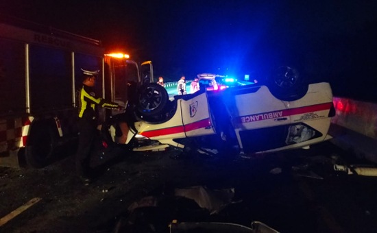 Tewaskan 3 Orang, Begini Kronologi Kecelakaan Maut Ambulans di Tol Permai