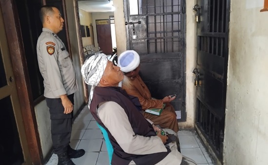 Polsek Bukitraya Gelar Pembinaan Rohani bagi Para Tahanan