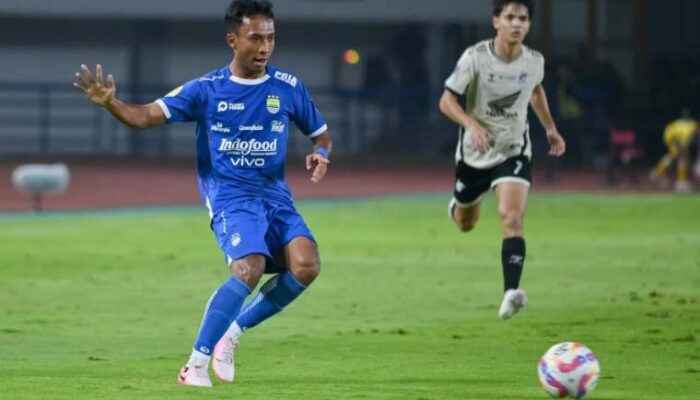 Setelah 4 Musim, Robi Darwis Akhrinya Berpisah Dengan Persib Bandung