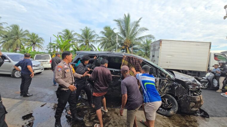 Kecelakaan Beruntun di Sicincin Tewaskan 1 Orang