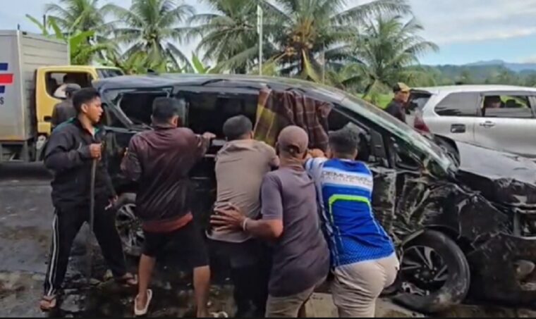 Tak Hanya 1 Tewas, Kecelakaan Beruntun di Sicincin Juga Lukai 10 Orang