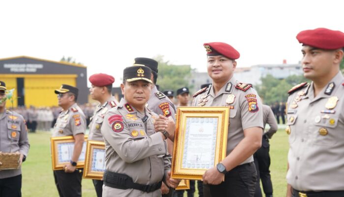 AKP Kris Tofel Terima Penghargaan dari Kapolda Riau: Pengungkapan Kasus Perusakan Mangrove 118 Hektare di Rohil
