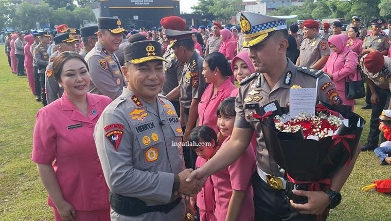 1.126 Personel Polda Riau Naik Pangkat, Kapolda: Jangan Pernah Kecewakan Keluarga
