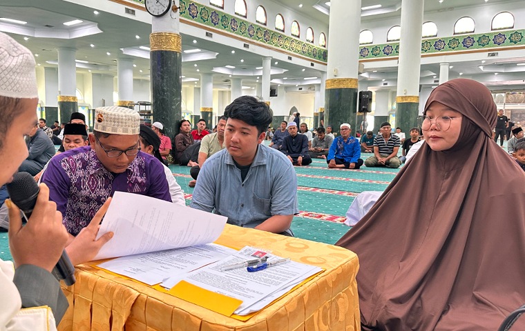 Tak Kuasa Tahan Tangis, Sineria Temukan Hidayah dan Masuk Islam di Pekanbaru