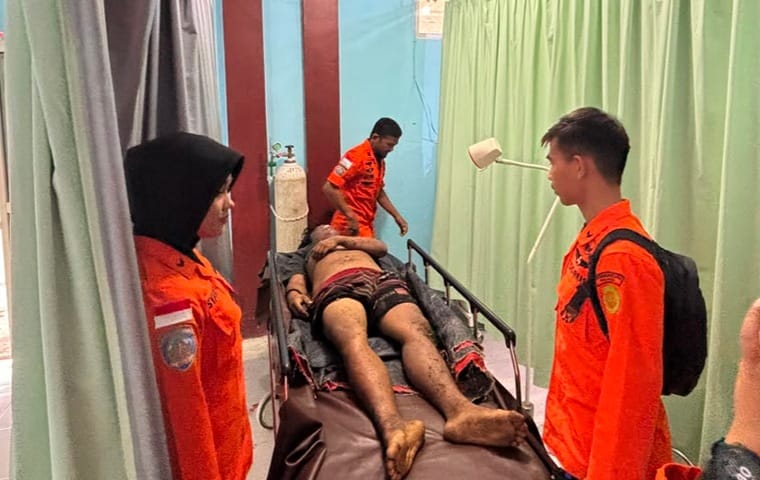 Truk Pengangkut Besi Gagal Nanjak di Padangpariaman, Kernet Tewas Terlindas