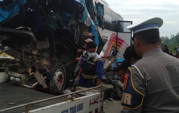 Sopir Bus Pelangi Kabur Usai Kecelakaan Maut di Tol Permai