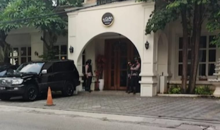 Terungkap! Brankas Besar Ditemukan dalam Penggeledahan Kafe de'Clan