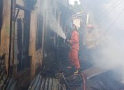 Belasan Rumah Kontrakan di Pekanbaru Ludes Terbakar