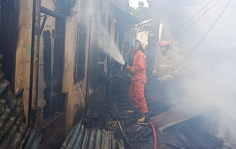 Belasan Rumah Kontrakan di Pekanbaru Ludes Terbakar