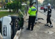 Viral Mobil Putih Kecelakaan di Pekanbaru, Polisi: Diduga Sopir Microsleep
