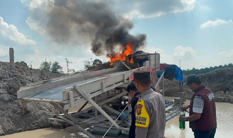 Polres Kuansing Musnahkan 22 Rakit PETI di Dua Kecamatan