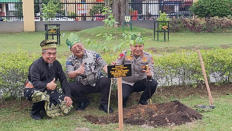 Tanam Gaharu di Polda Riau, Komjen Chryshnanda Puji Green Policing