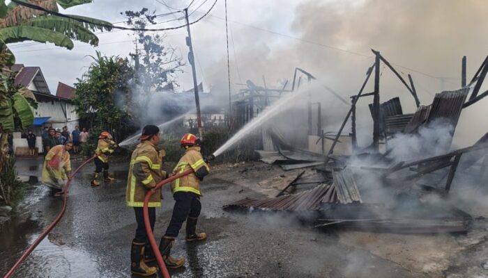 Si Jago Merah Lalap 3 Rumah dan Warung di Payakumbuh, Korban Luka Bakar