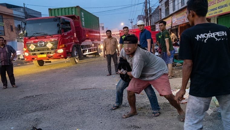 Viral! 4 Pria Berkelahi di SPBU Balam Rohil, Diduga Dipicu Antrean Solar Bersubsidi