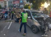 Breaking News: Mobil Tabrak Pohon di Jalan Sudirman Pekanbaru