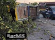 Bus Terbalik di Jalan Adinegoro Padang, Diduga Hilang Kendali
