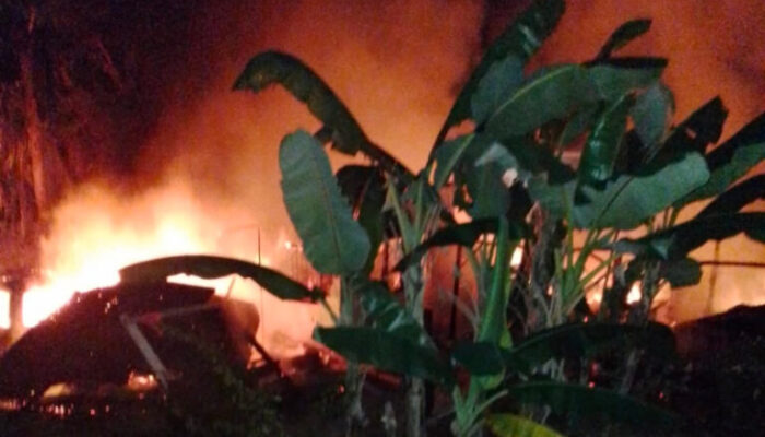 Rumah Terbakar di Padang Pariaman, Dua Penghuni Tewas Terjebak Api