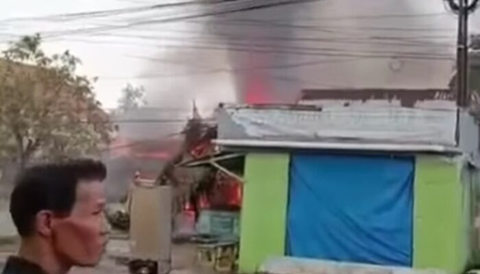 Kebakaran Hebat di Depan Kantor Wali Kota Solok, Penyebab Masih Diselidiki
