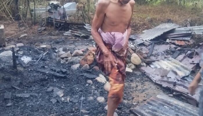 Lansia Sebatang Kara di Sawahlunto Kehilangan Rumah Dilalap Api, Hanya Tersisa Sarung di Badan