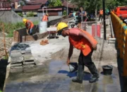 Batang Arau Dibenahi Jelang HJK Padang, Pasang Perangkap Sampah Permanen