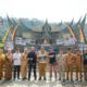 Wakil Bupati Tanah Datar Ahmad Fadly membuka pameran foto jurnalistik bertajuk Prahara Pulau Emas di Istano Basa Pagaruyung, Batusangkar, Senin (27/7/2026). Pameran yang menampilkan 68 karya dari 38 pewarta foto Indonesia itu merekam dampak bencana hidrometeorologi di Aceh, Sumatera Utara, dan Sumatera Barat sekaligus mengajak masyarakat meningkatkan kepedulian terhadap lingkungan. (Ist)
