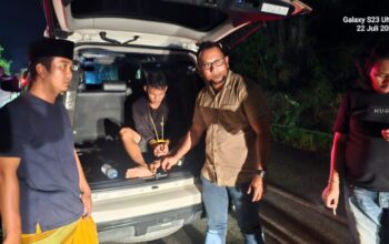 Tersangka saat diamankan Satresnarkoba Polres Dharmasraya, Rabu (22/7) malam.