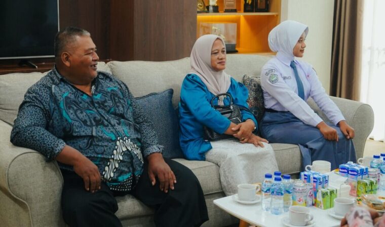 Anak Petani Asal Inhil Kini Berdiri di Istana sebagai Paskibraka Nasional