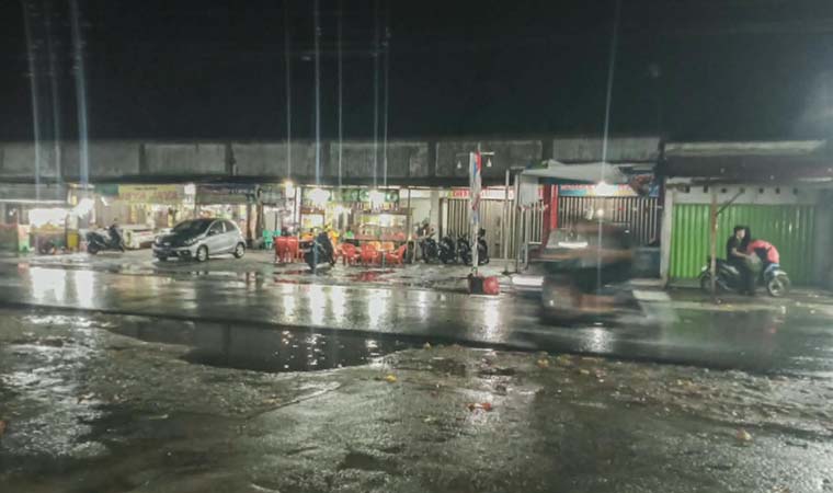 Hujan Deras Akhirnya Guyur Pekanbaru, Warga Berharap Kabut Asap Segera Hilang