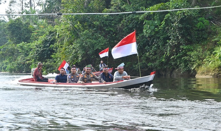 Ekspedisi Merah Putih Presisi Tembus Pedalaman Inhu, Nasionalisme Suku Talang Mamak Dikuatkan