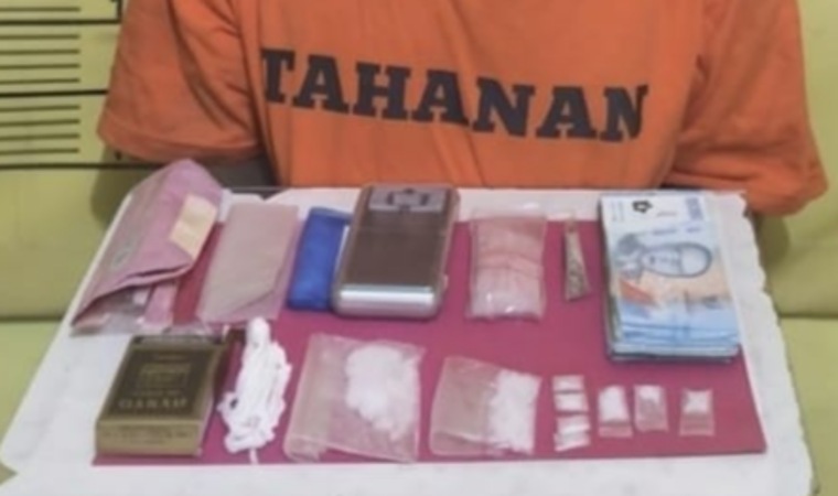 Pengedar Sabu di Kebun Sawit Inhu Ditangkap, Sembunyikan Barang Bukti di Lubang Tanah