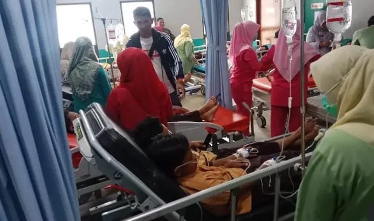 Puluhan Siswa SDN 13 Dumai Diduga Keracunan Usai Santap Bakso MBG