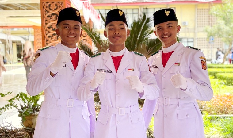 Bawa Semangat Pesantren untuk Negeri, 3 Santri PPM Diniyyah Pasia Jadi Paskibraka Kabupaten Agam