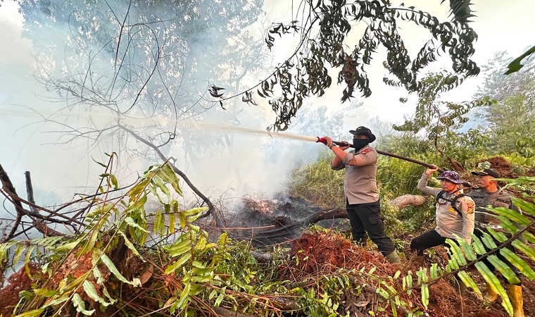 Masih Dilokasi, Kapolres Pelalawan Tegaskan Karhutla Air Kuning Tak Boleh Dianggap Aman Meski Api Padam