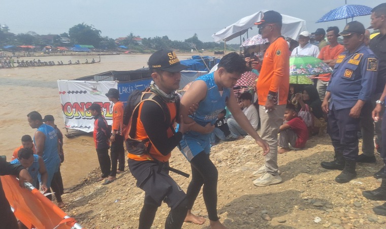 Jaga Keselamatan Penonton dan Peserta, Tim SAR Siagakan Personel di Pacu Jalur Kuansing