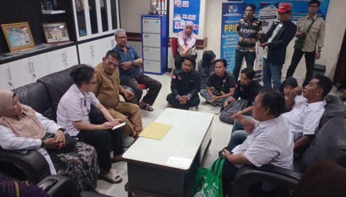 Puluhan Pedagang Pasar Kodim Datangi PPID Pekanbaru, Pertanyakan Keterbukaan Informasi