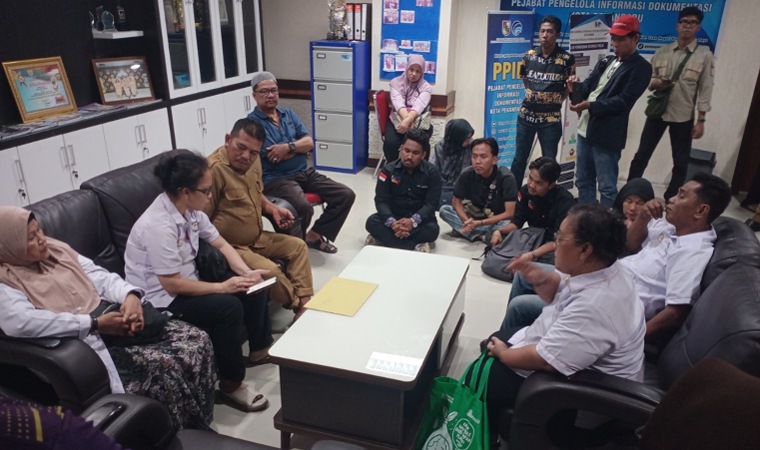 Puluhan Pedagang Pasar Kodim Datangi PPID Pekanbaru, Pertanyakan Keterbukaan Informasi