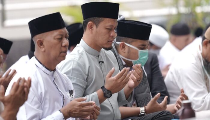 Wali Kota Pekanbaru Salat Istisqa, Doakan Hujan Turun dan Karhutla Segera Berakhir