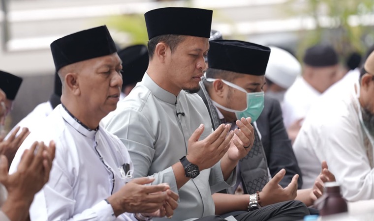 Wali Kota Pekanbaru Salat Istisqa, Doakan Hujan Turun dan Karhutla Segera Berakhir