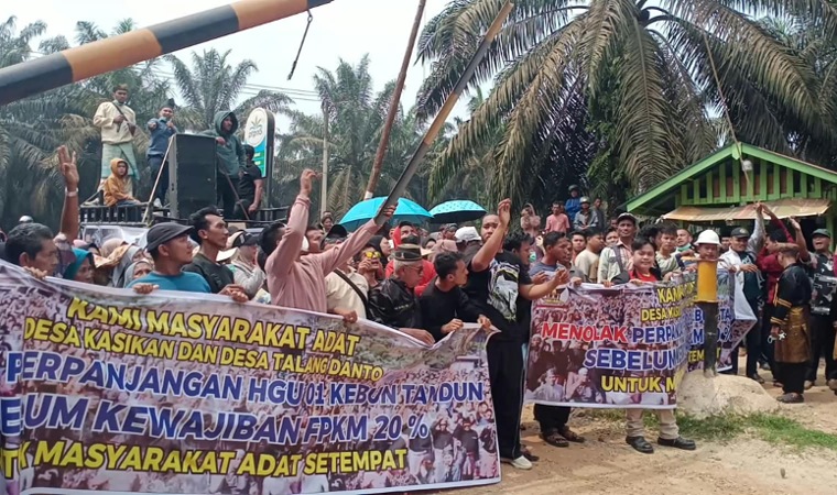 Ribuan Warga di Kampar Tuntut Hak 1.300 Hektare Lahan PTPN IV Regional III